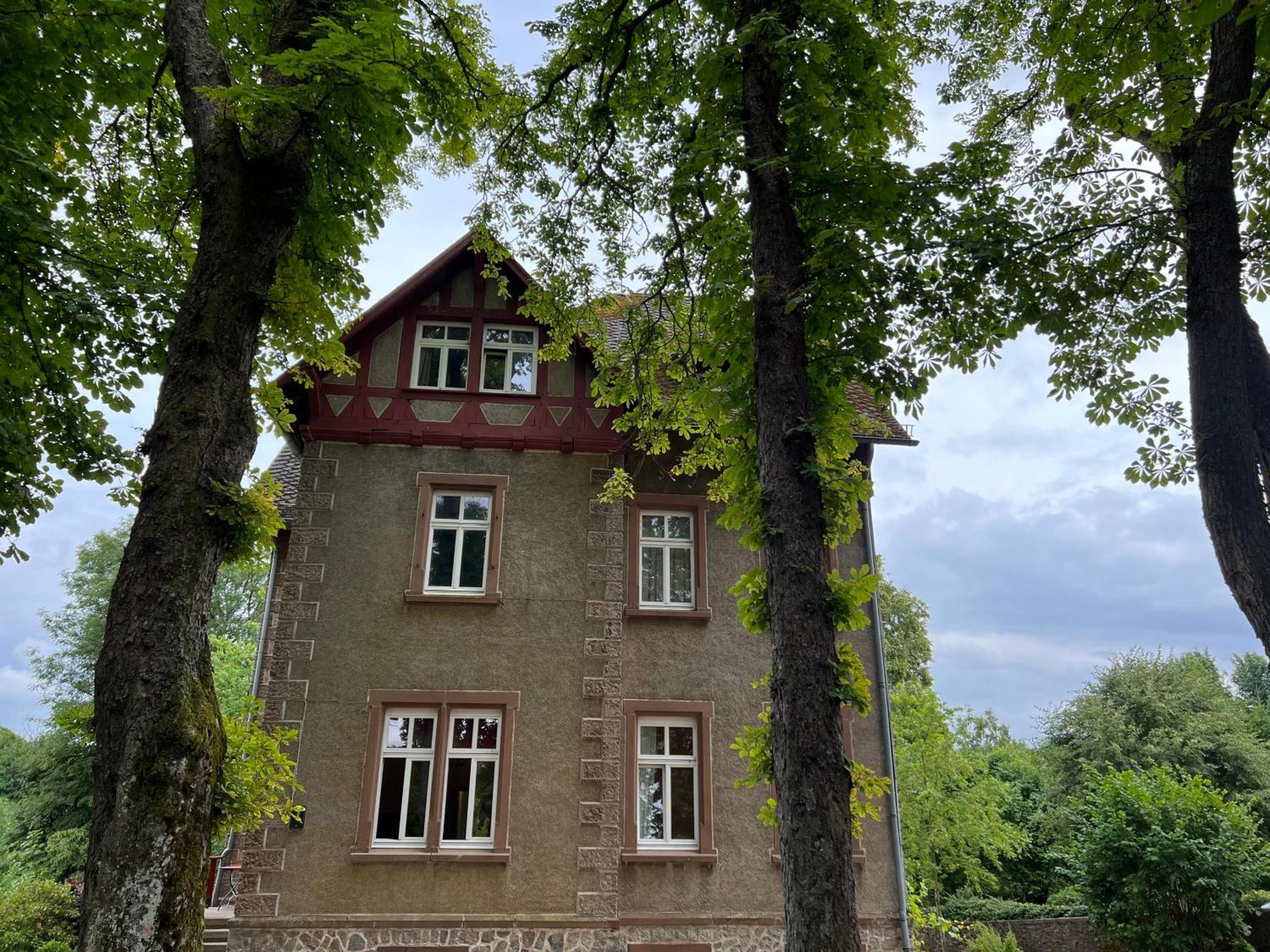 L' Extravagante Im Garten Von Schloss Schmidtheim Екстер'єр фото