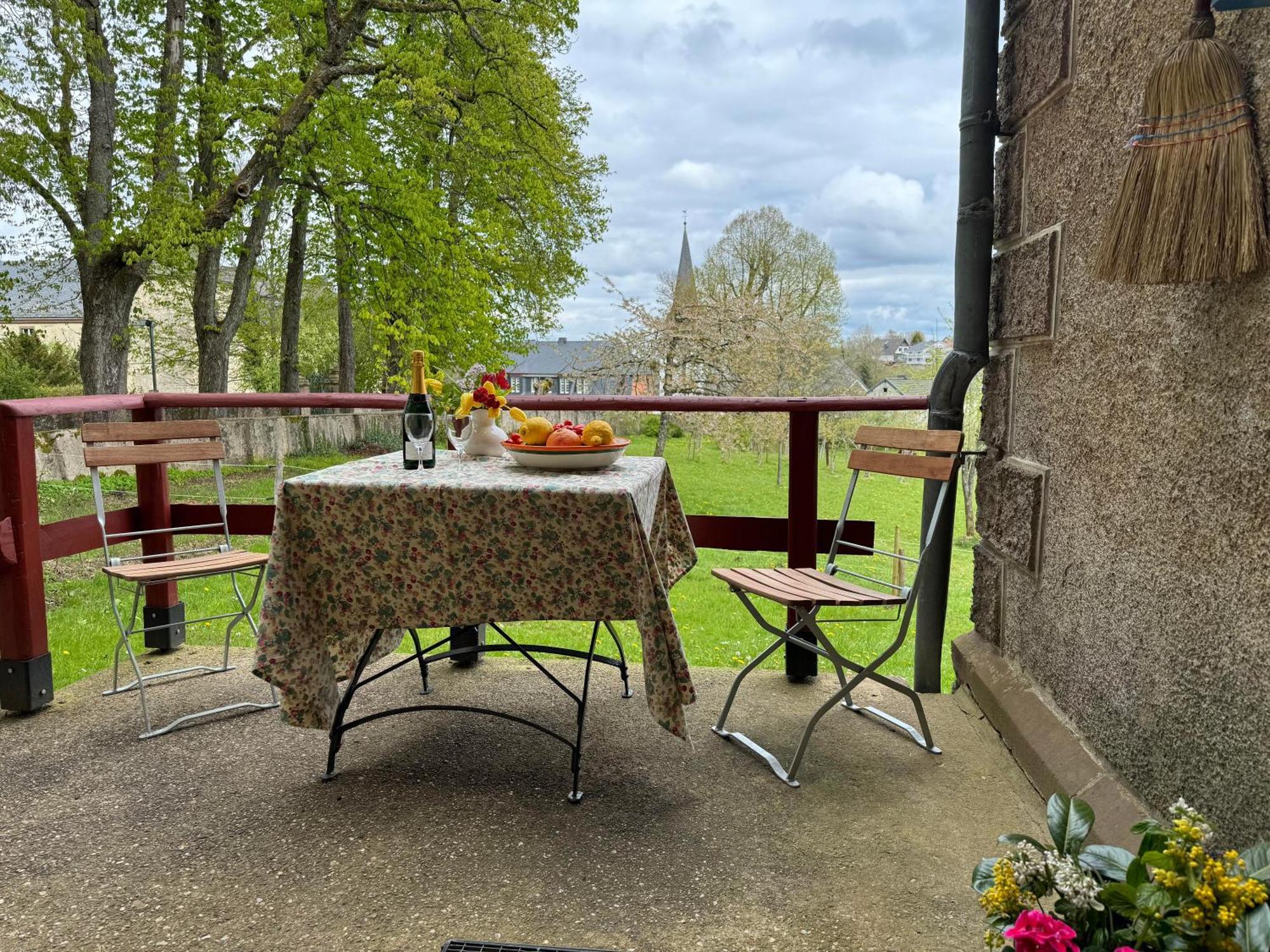 L' Extravagante Im Garten Von Schloss Schmidtheim Екстер'єр фото